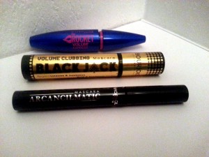 Voici mes 3 mascaras préférés : Rocket de Gemey Maybelline pour les grandes occasions, Black Jack de Bourjois pour les fêtes et Arcancil Matic pour tous les jours