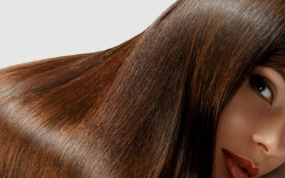 Coiffure : 4 étapes clés pour des cheveux étincelants !