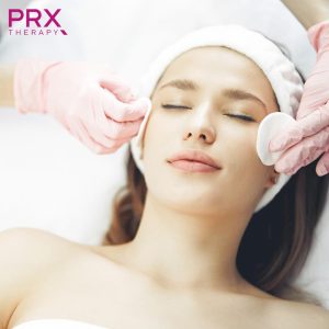 Des soins pour femme sont proposés au sein d'une clinique esthétique