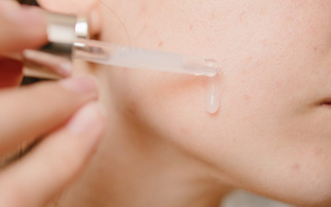 Acide hyaluronique : renforce hydratation, élasticité & réduit rides