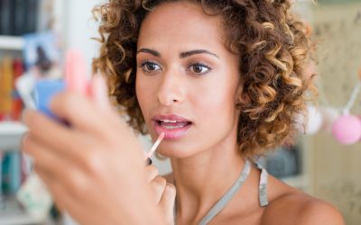 Les erreurs courantes à éviter dans l’application du maquillage