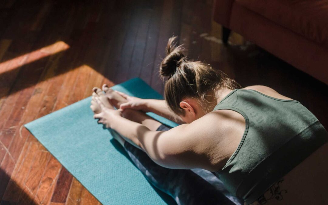 Pratiquer le yoga pour retrouver équilibre et sérénité : Les postures et les techniques de respiration pour apaiser le corps et l&rsquo;esprit avec Lululemon, Alo Yoga, etc.