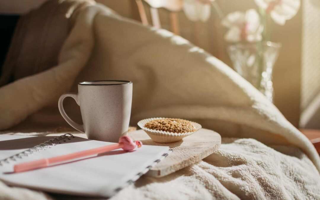 Les pratiques de bien-être à adopter au quotidien : Les rituels matinaux et les activités relaxantes pour commencer la journée du bon pied avec Rituals, The Body Shop, etc.